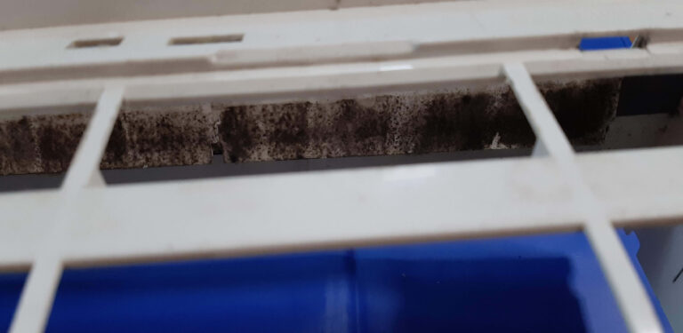 おそうじ本舗エアコンクリーニングの作業前のエアコン