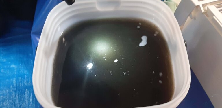 おそうじ本舗 エアコンクリーニング汚水